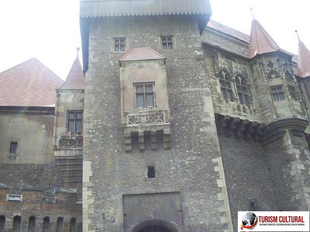 Castelul de la Hunedoara intrarea