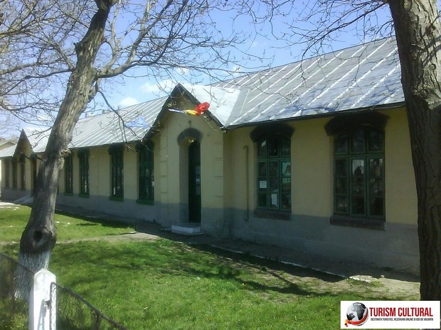 Vechea scoala generala din comuna Ripiceni judetul Botosani.