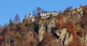 Manastirea Cetatuia Negru Voda vedere generala (la poalele muntelui)