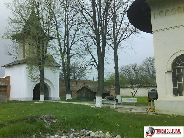 Manastirea Mera interior (turnul clopotnita)
