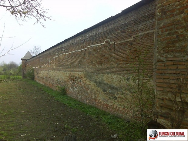 Manastirea Mera zid exterior