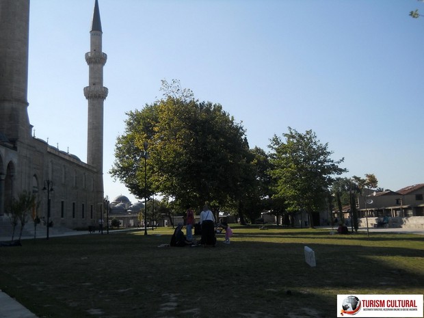 Turism Cultural - Istanbul Moscheea Suleymaniye curtea exterioara