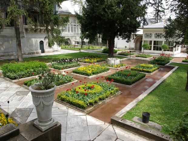 Turism Cultural - Turcia Istanbul Palatul Topkapi curtea numarul patru